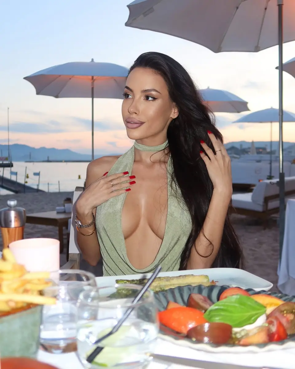 Сафими эскорт в городе Москва